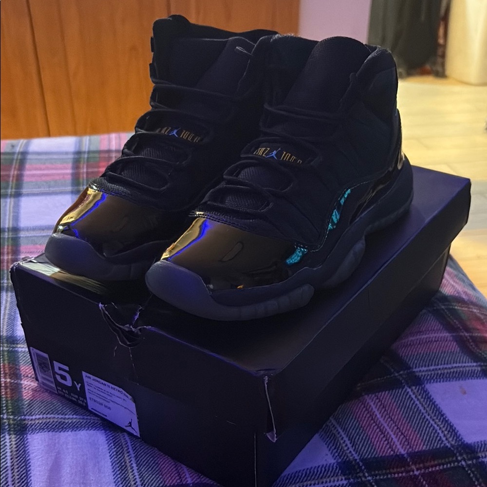 2013 HTF RARE GAMMA JORDAN 11s BLACK AND BLUE SNEAKER WOMENS 6.5 youth 5y